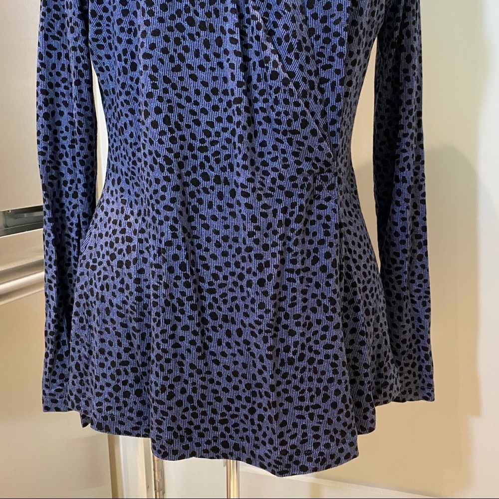 Lisa Rinna V-Neck Pleat Longsleeve Top - Picture 9 of 13